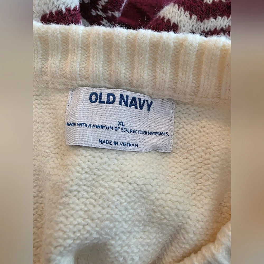 Old Navy SoSoft Maroon White Crewneck Sweater Snowflake Size XL NWOT E-3001